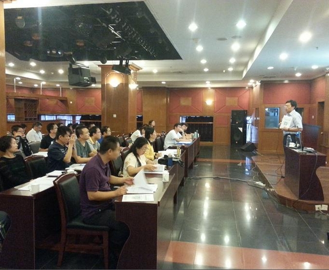 优秀教师徐平国为学员授课