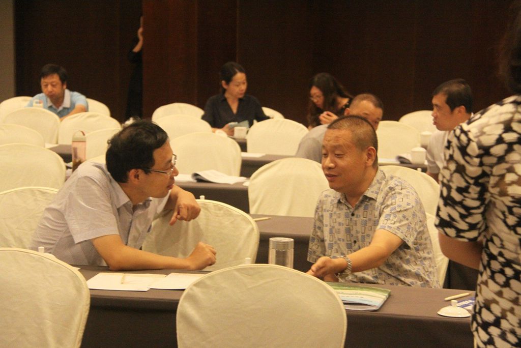 参会代表交流经验