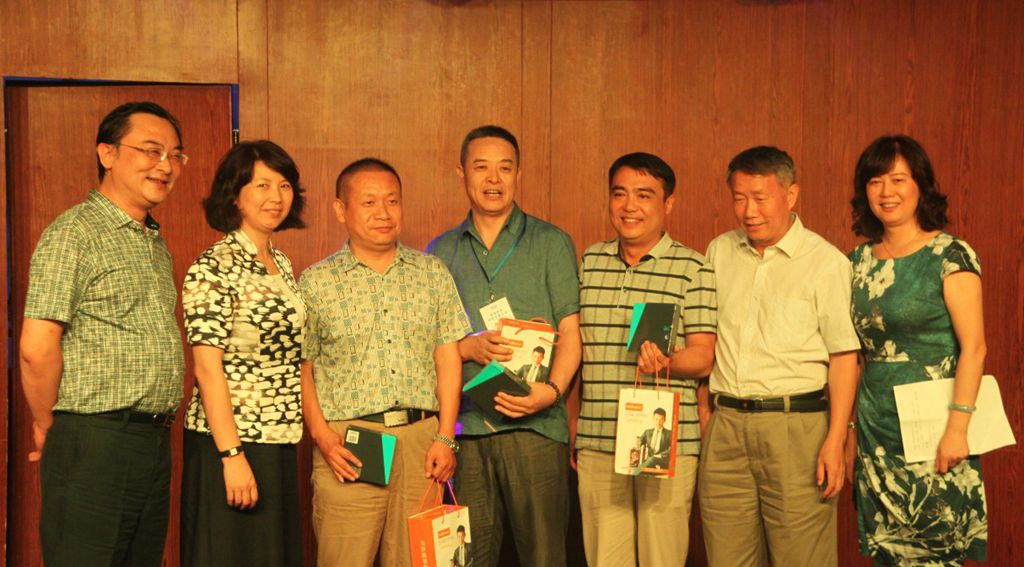 连续五年参会代表获奖者合影